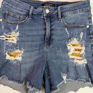 Judy Blue Distressed Denim Shorts Women’s Plus 1XL Floral Pocket Raw Hem Stretch